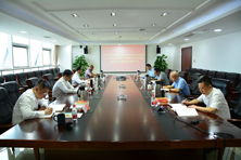 公司黨政領(lǐng)導(dǎo)班子認(rèn)真開展學(xué)習(xí)貫徹習(xí)近平新時(shí)代中國特色社會主義思想主題教育讀書班集中自學(xué)